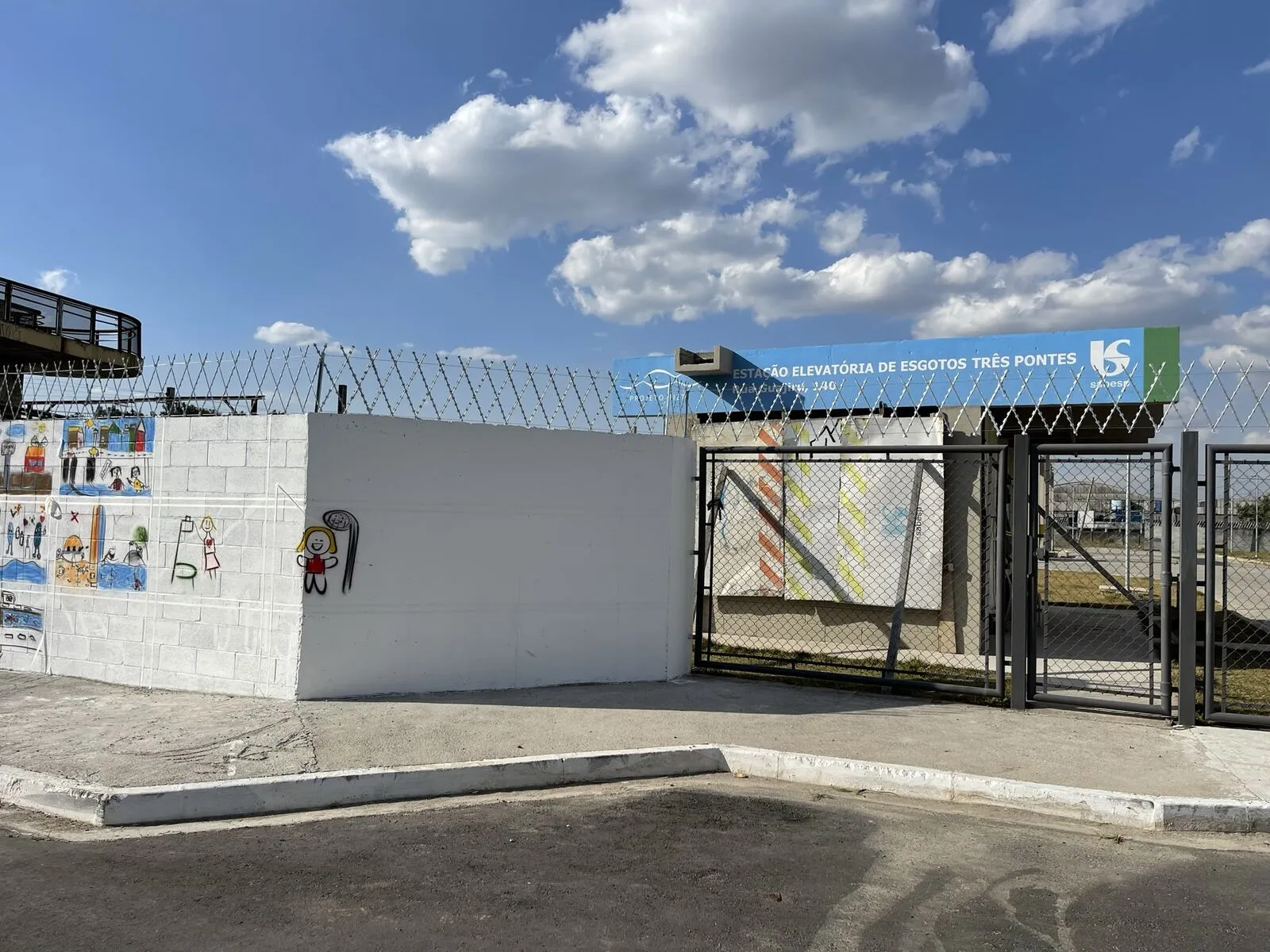 Rede navalhada instalada em estação da Sabesp — órgão público em São Paulo